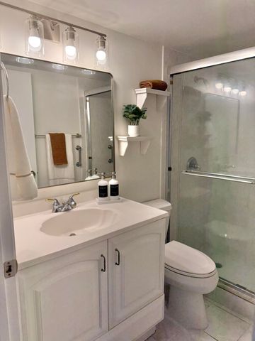 200 Village Green Circle E k 311, Palm Springs, FL 33461
