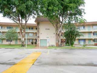 200 Village Green Circle E k 311, Palm Springs, FL 33461