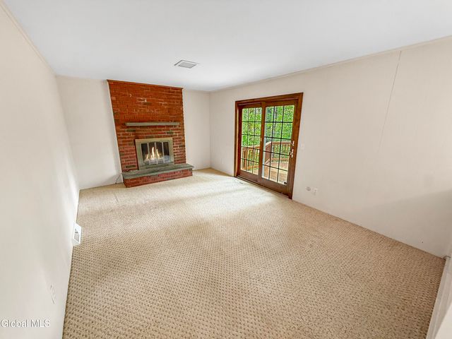 33 Fairway Avenue, Bethlehem, NY 12054