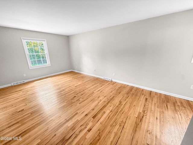 33 Fairway Avenue, Bethlehem, NY 12054