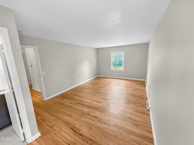 33 Fairway Avenue, Bethlehem, NY 12054