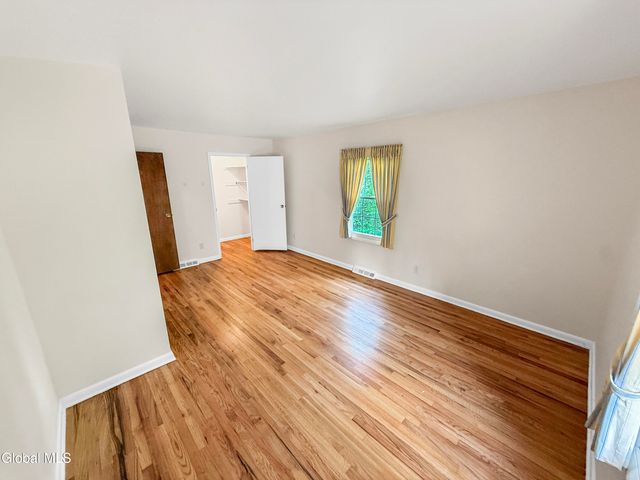 33 Fairway Avenue, Bethlehem, NY 12054