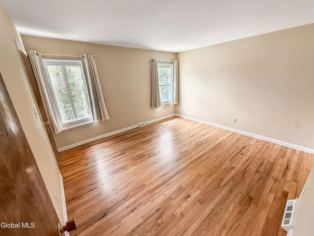 33 Fairway Avenue, Bethlehem, NY 12054