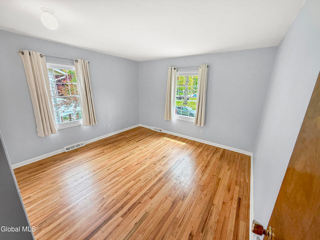 33 Fairway Avenue, Bethlehem, NY 12054