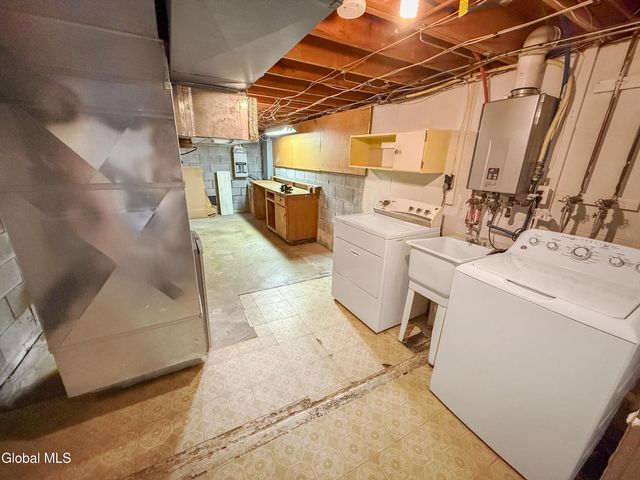 33 Fairway Avenue, Bethlehem, NY 12054