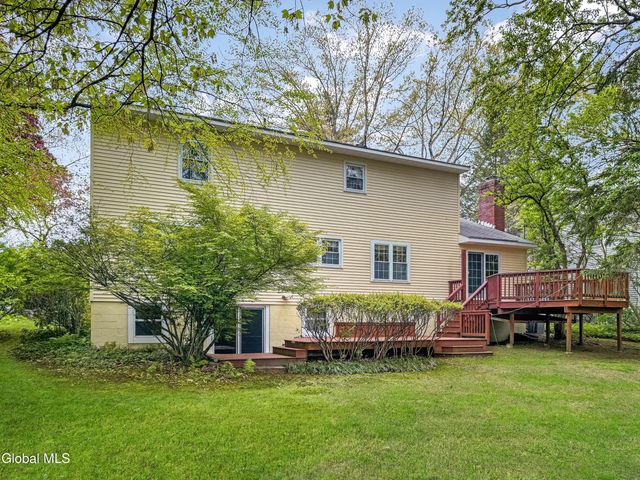 33 Fairway Avenue, Bethlehem, NY 12054