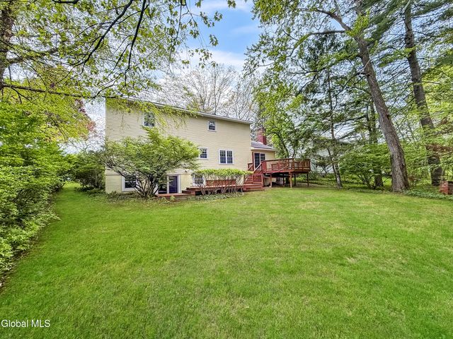 33 Fairway Avenue, Bethlehem, NY 12054