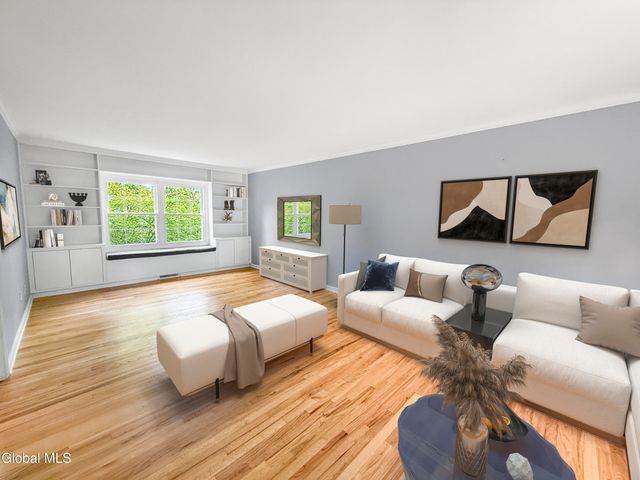33 Fairway Avenue, Bethlehem, NY 12054