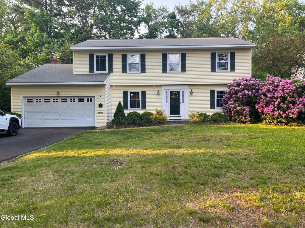33 Fairway Avenue, Bethlehem, NY 12054