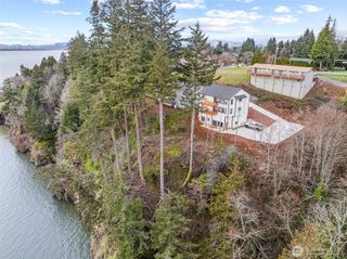 572 Columbia Street, Cathlamet, WA 98612