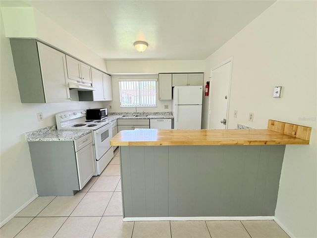 10122 MASON DIXON CIRCLE, Orlando, FL 32821