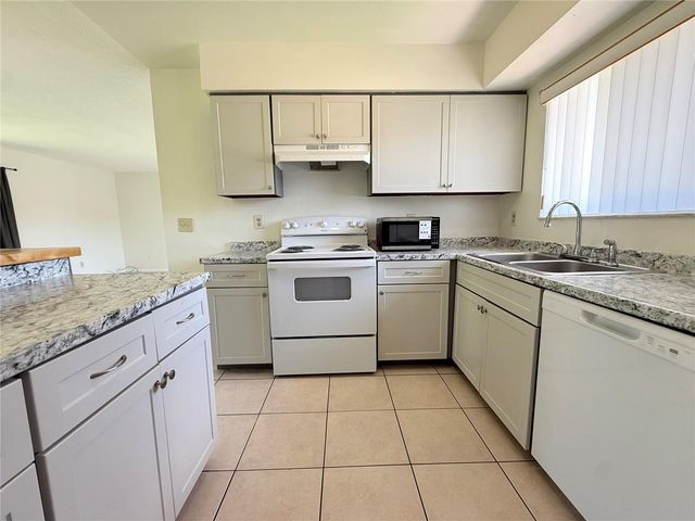 10122 MASON DIXON CIRCLE, Orlando, FL 32821