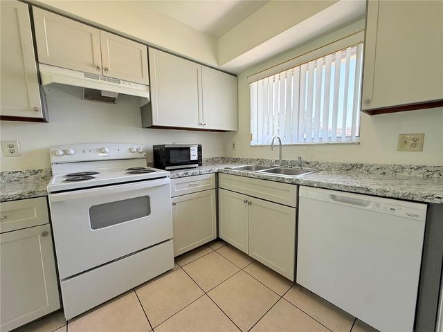 10122 MASON DIXON CIRCLE, Orlando, FL 32821