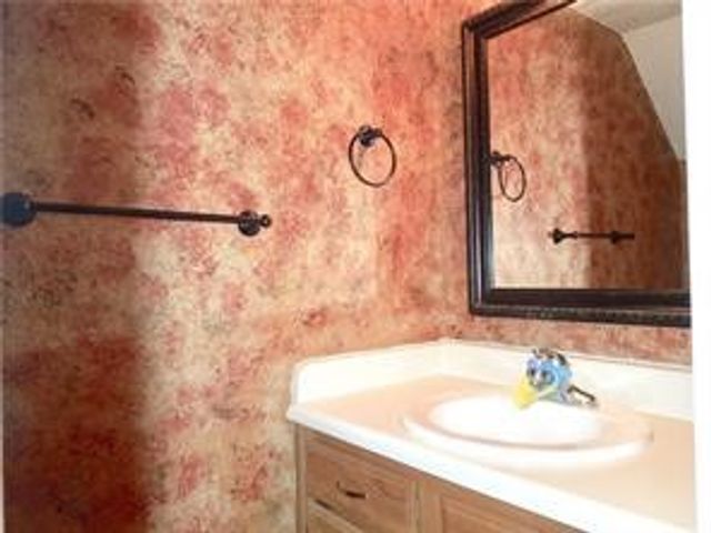 3 Abbey Road, Euless, TX 76039