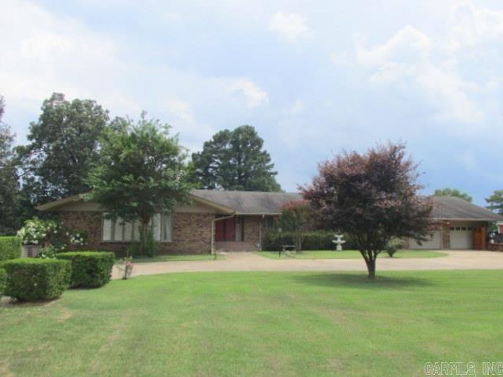 1700 Barnhill Road, Paragould, AR 72450