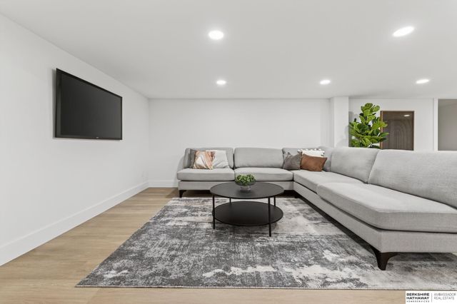 22718 Angus Road, Gretna, NE 68154