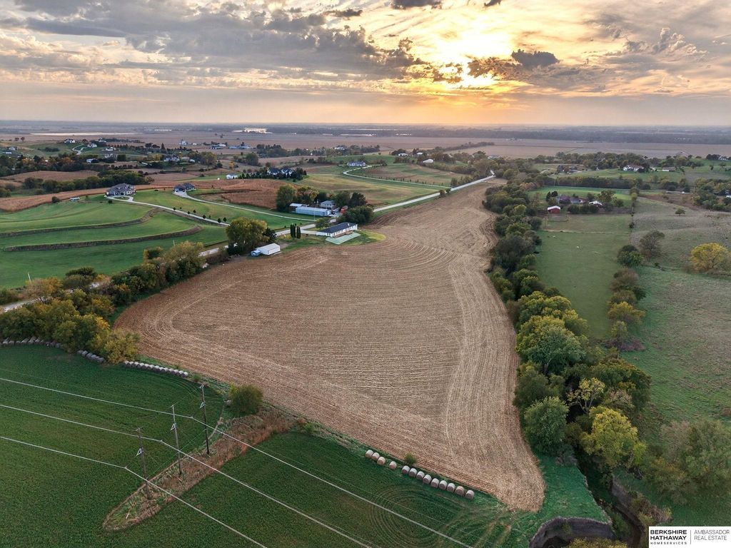 22718 Angus Road, Gretna, NE 68154