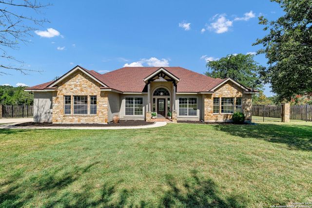 913 Long Mdw, Spring Branch, TX 78070