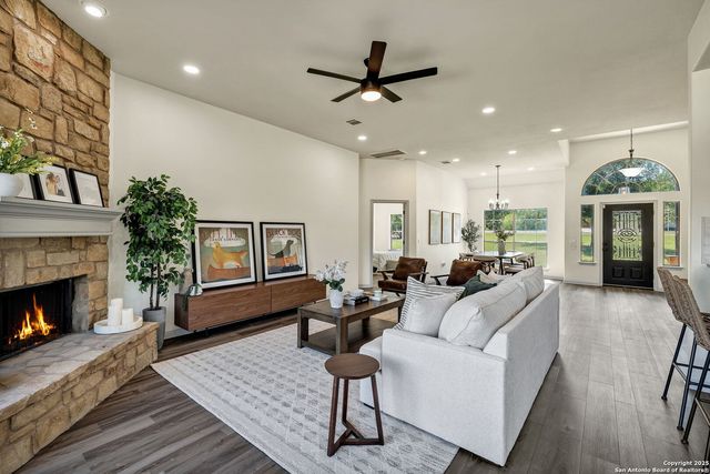 913 Long Mdw, Spring Branch, TX 78070