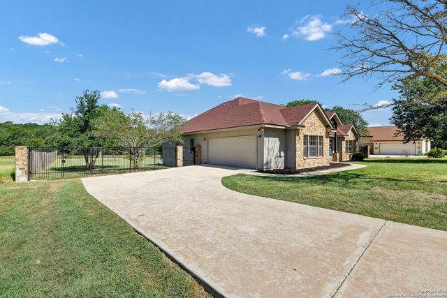913 Long Mdw, Spring Branch, TX 78070