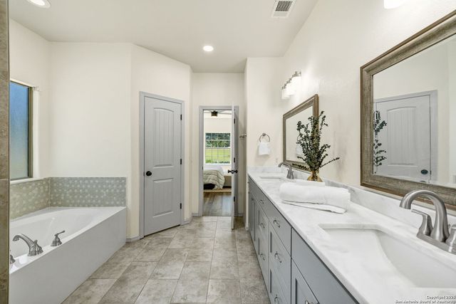 913 Long Mdw, Spring Branch, TX 78070