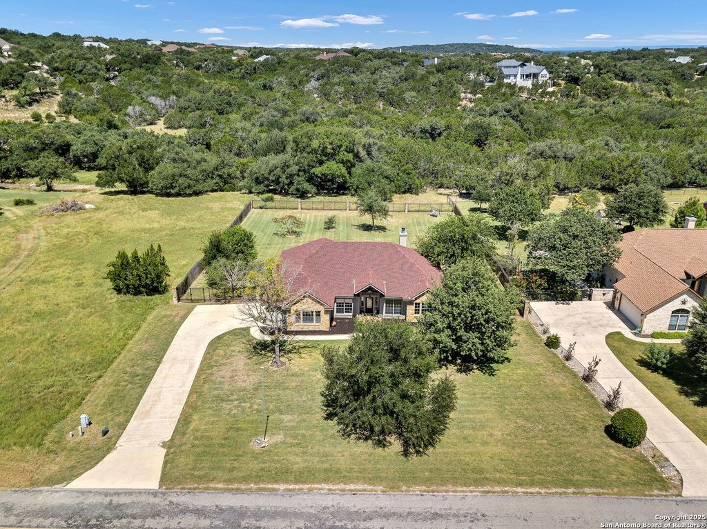 913 Long Mdw, Spring Branch, TX 78070