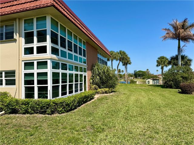 94 Spring Lake Drive 106, Vero Beach, FL 32962
