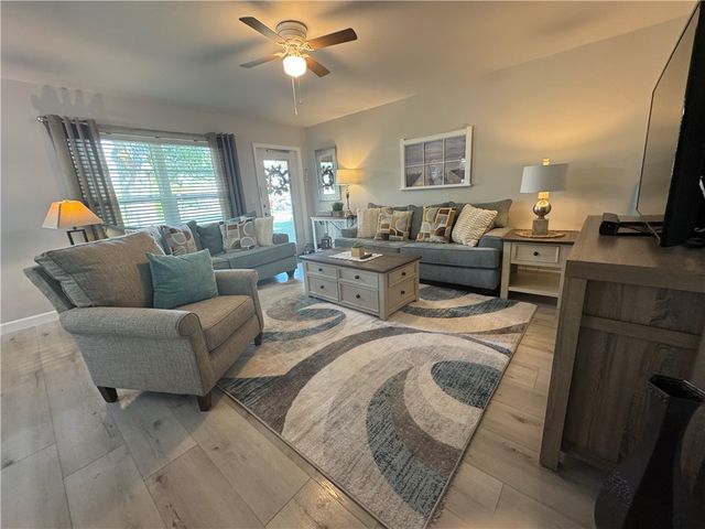 94 Spring Lake Drive 106, Vero Beach, FL 32962