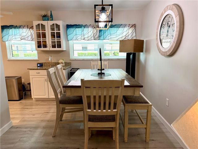 94 Spring Lake Drive 106, Vero Beach, FL 32962