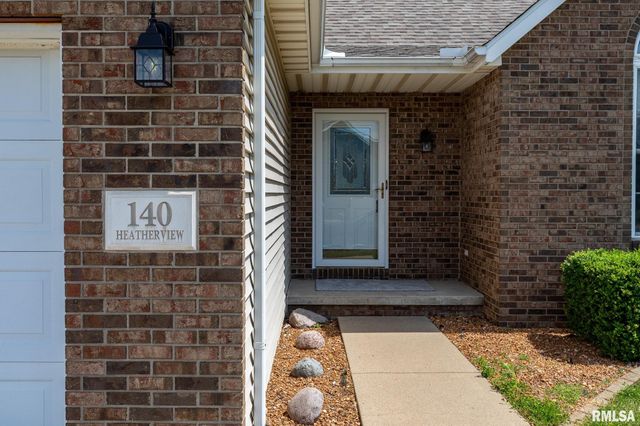 140 HEATHERVIEW Drive, East Peoria, IL 61554