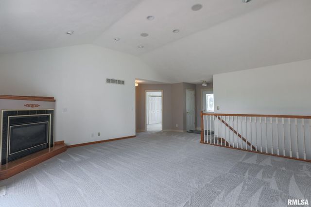 140 HEATHERVIEW Drive, East Peoria, IL 61554