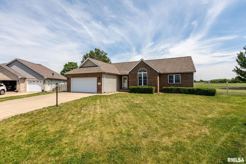 140 HEATHERVIEW Drive, East Peoria, IL 61554