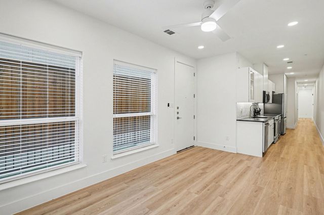 2217 N Fitzhugh Avenue 101, Dallas, TX 75204