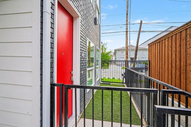 2217 N Fitzhugh Avenue 101, Dallas, TX 75204