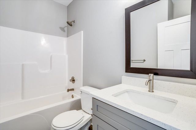 9108 E 33rd Cir S, Wichita, KS 67210