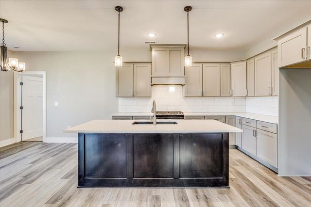 9108 E 33rd Cir S, Wichita, KS 67210