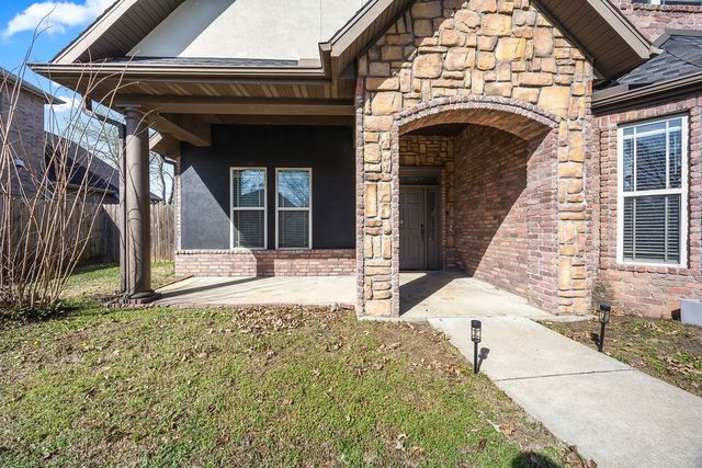 1311 S Pinnacle Drive, Fayetteville, AR 72701