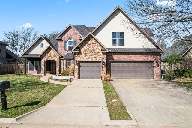 1311 S Pinnacle Drive, Fayetteville, AR 72701