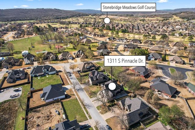 1311 S Pinnacle Drive, Fayetteville, AR 72701