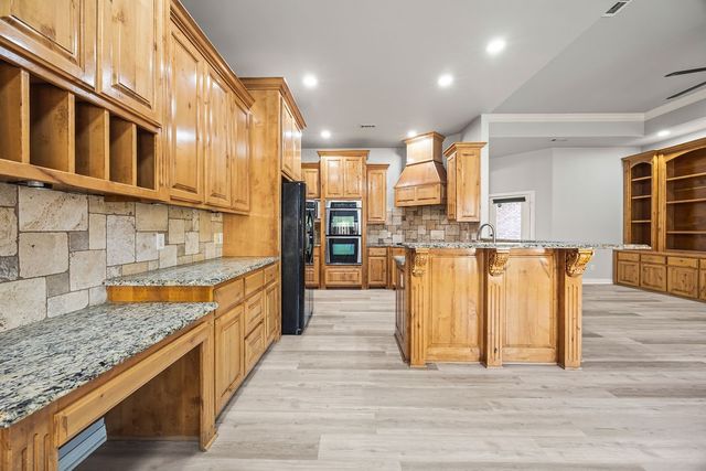 1311 S Pinnacle Drive, Fayetteville, AR 72701