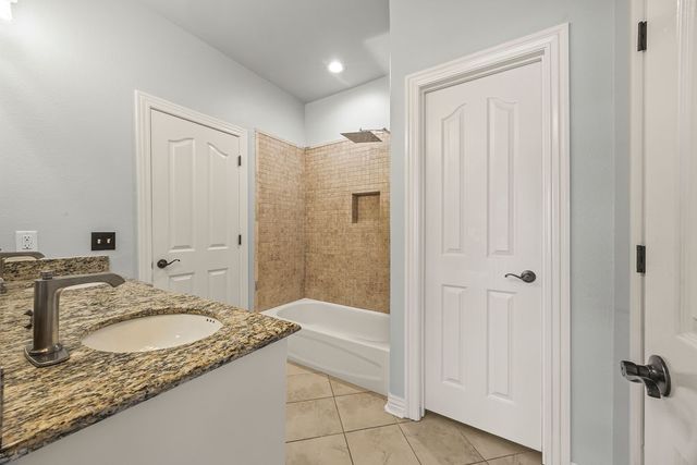 1311 S Pinnacle Drive, Fayetteville, AR 72701