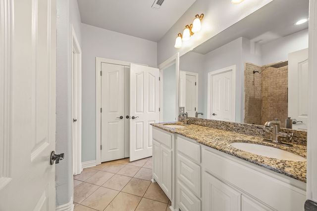 1311 S Pinnacle Drive, Fayetteville, AR 72701