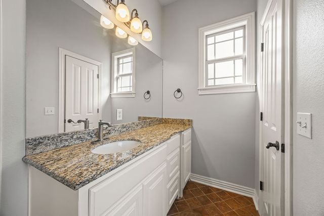 1311 S Pinnacle Drive, Fayetteville, AR 72701