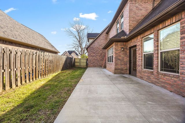 1311 S Pinnacle Drive, Fayetteville, AR 72701