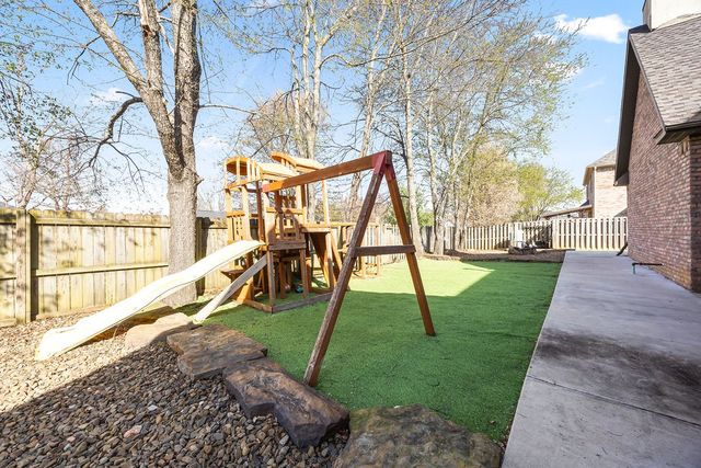 1311 S Pinnacle Drive, Fayetteville, AR 72701