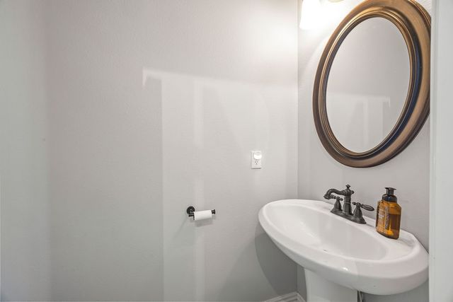 1311 S Pinnacle Drive, Fayetteville, AR 72701