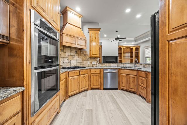 1311 S Pinnacle Drive, Fayetteville, AR 72701