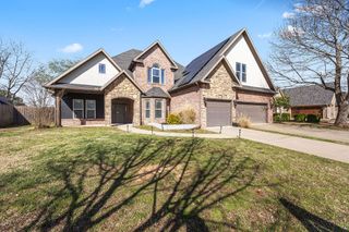 1311 S Pinnacle Drive, Fayetteville, AR 72701