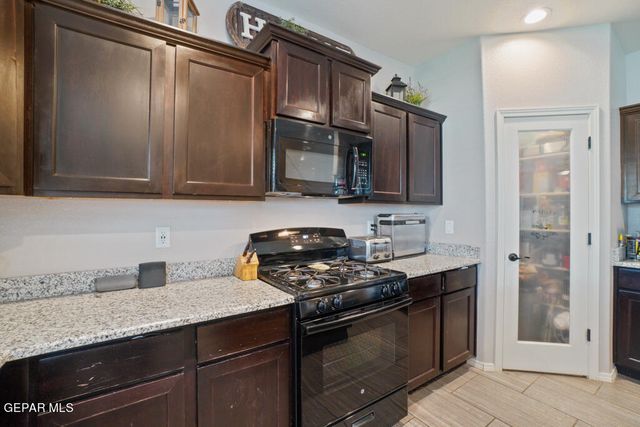 1041 Earthstar Place, El Paso, TX 79928