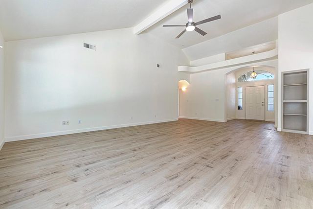 8875 N Woodrow Avenue, Fresno, CA 93720